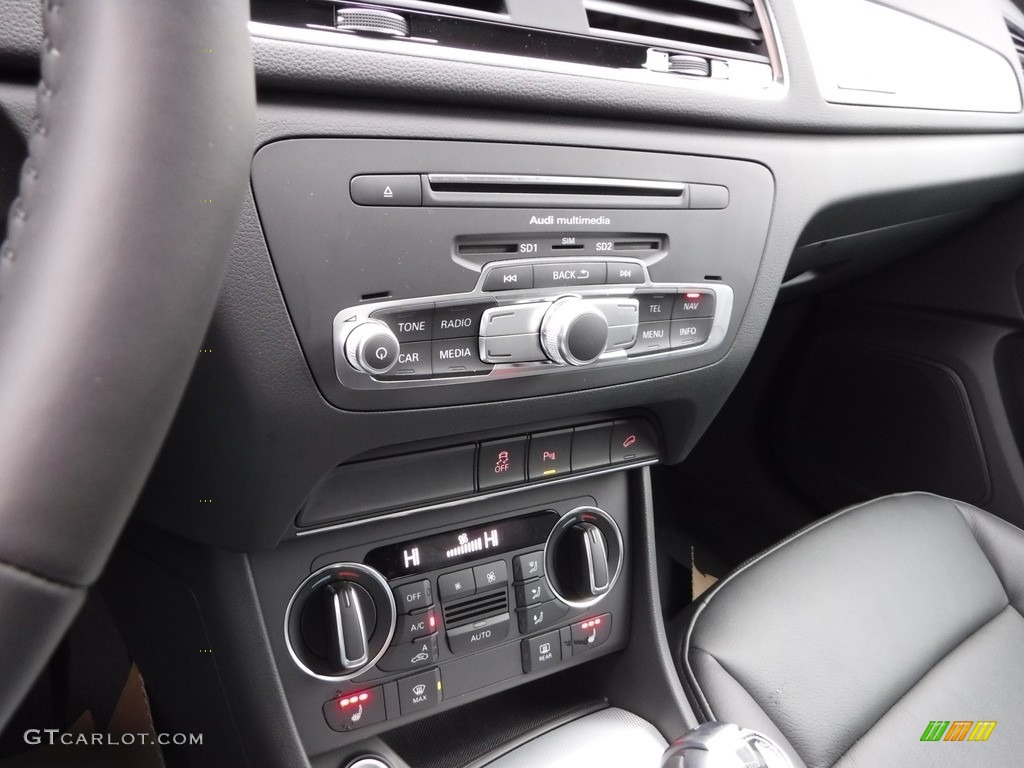 2017 Q3 2.0 TFSI Premium Plus quattro - Mythos Black Metallic / Black photo #23