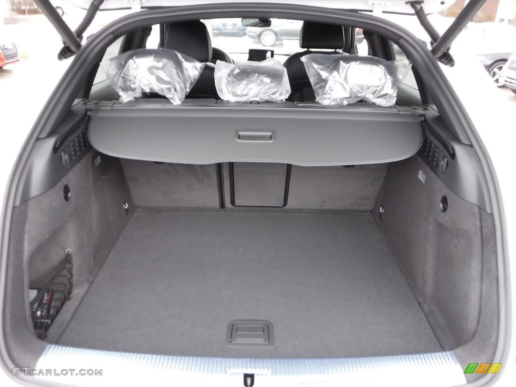2017 Audi Q3 2.0 TFSI Premium Plus quattro Trunk Photos