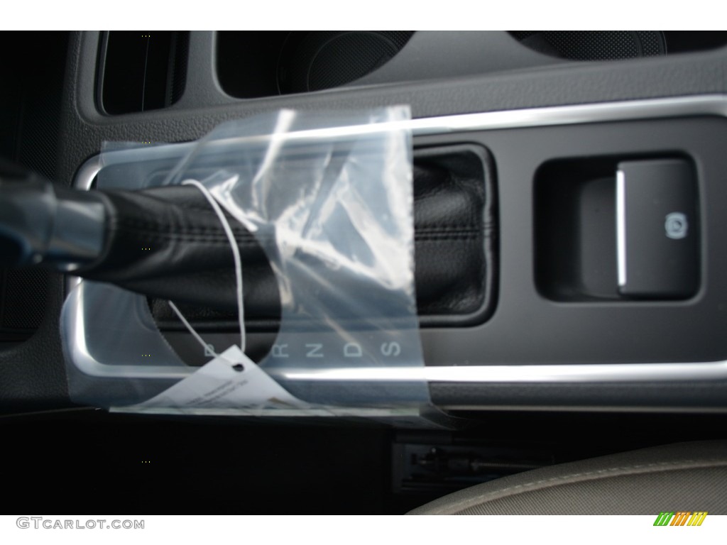 2017 Escape SE - White Gold / Medium Light Stone photo #14