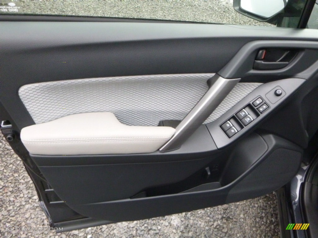 2017 Forester 2.5i - Dark Gray Metallic / Gray photo #12
