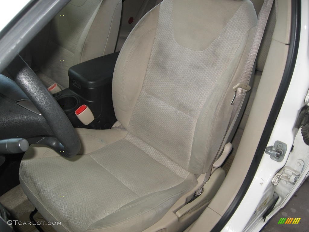 2006 G6 V6 Sedan - Ivory White / Light Taupe photo #7