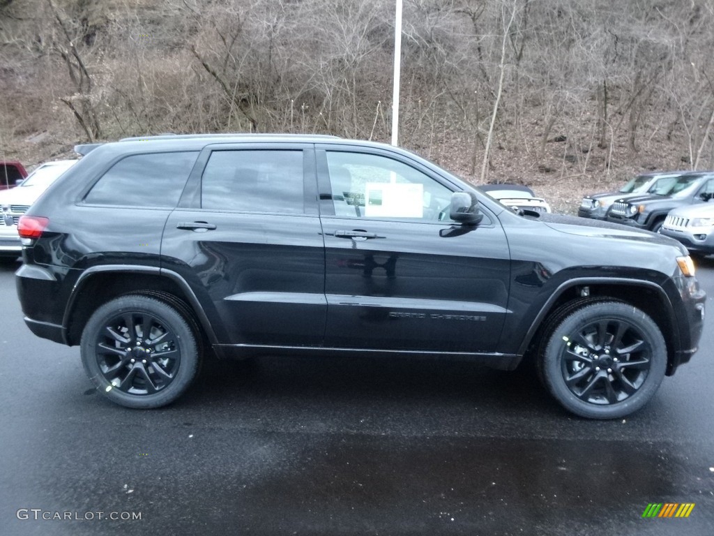 2017 Grand Cherokee Laredo 4x4 - Diamond Black Crystal Pearl / Black photo #7