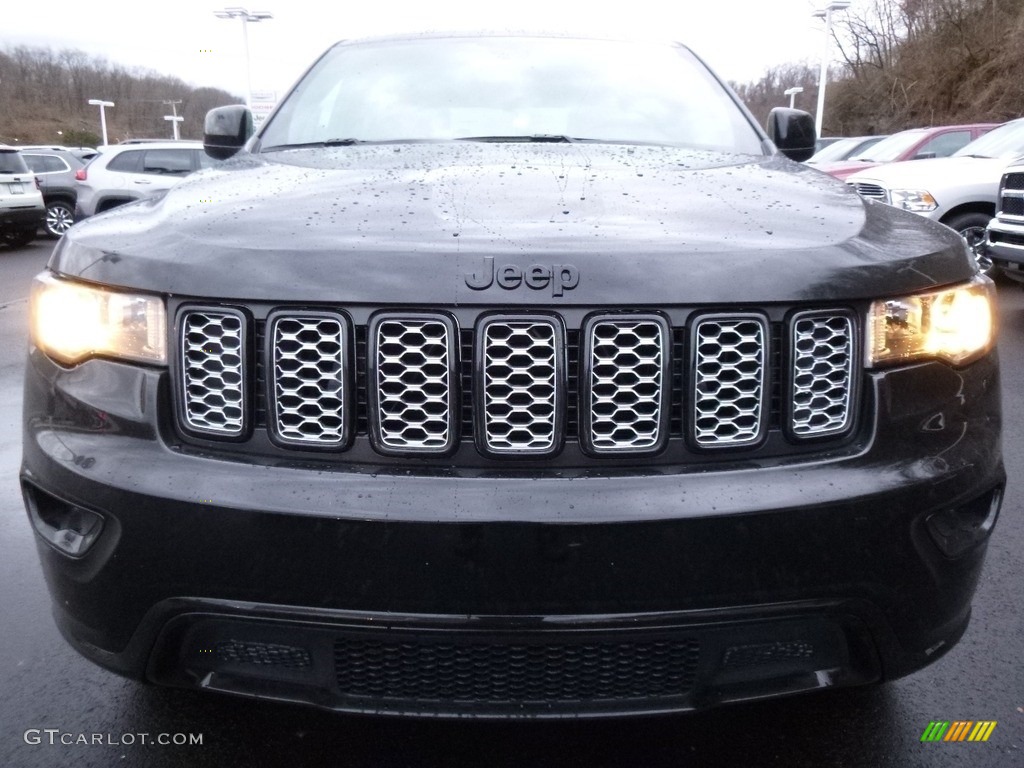 2017 Grand Cherokee Laredo 4x4 - Diamond Black Crystal Pearl / Black photo #9