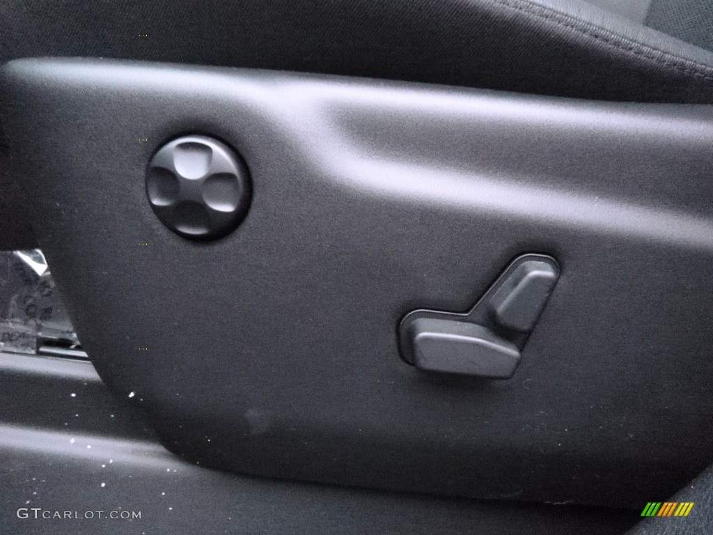 2017 Grand Cherokee Laredo 4x4 - Diamond Black Crystal Pearl / Black photo #16