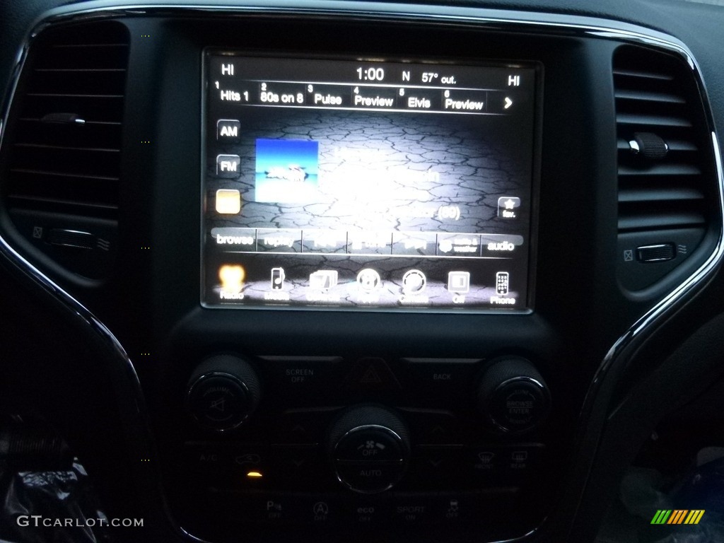 2017 Grand Cherokee Laredo 4x4 - Diamond Black Crystal Pearl / Black photo #20