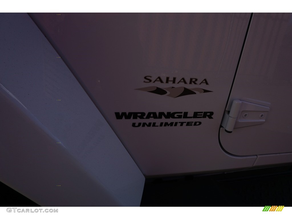 2017 Wrangler Unlimited Sahara 4x4 - Bright White / Black photo #6