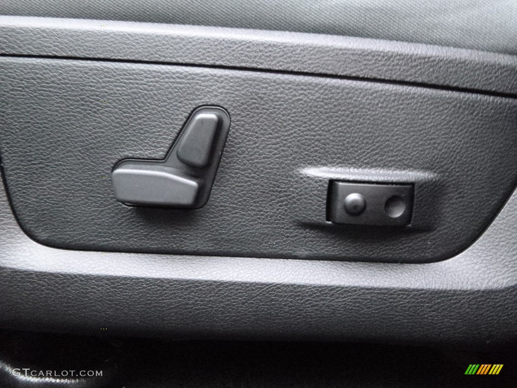 2017 1500 Big Horn Crew Cab 4x4 - Bright Silver Metallic / Black/Diesel Gray photo #16