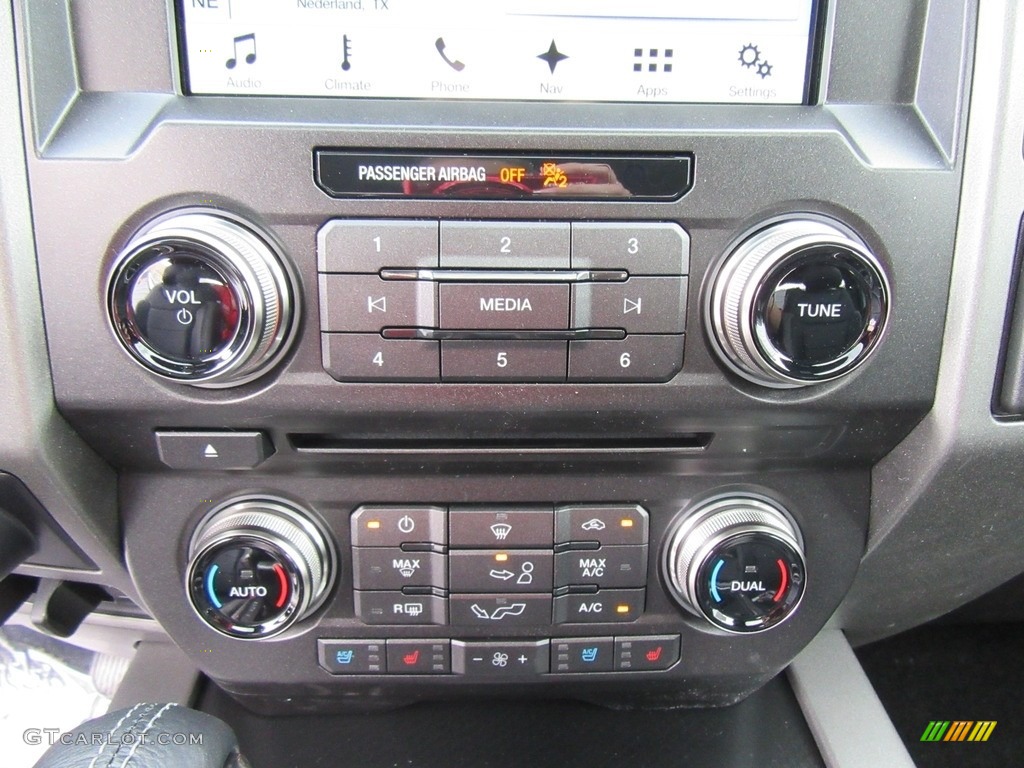 2017 Ford F150 SVT Raptor SuperCab 4x4 Controls Photo #118068801
