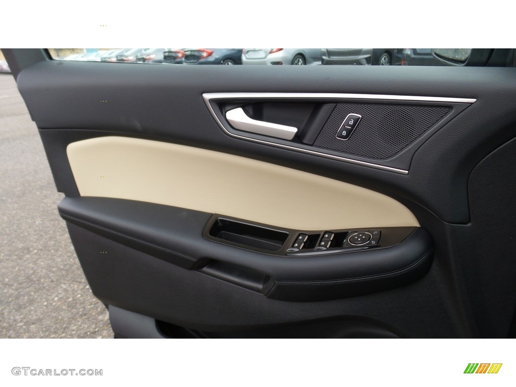 2017 Ford Edge SEL AWD Door Panel Photos
