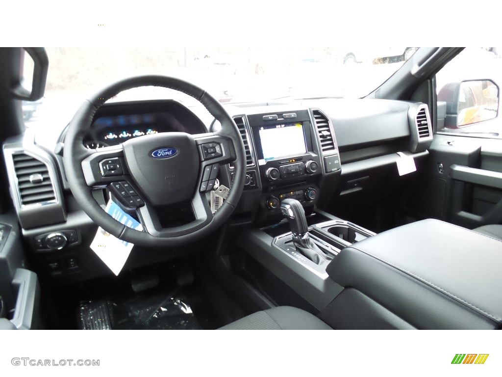 2017 F150 XLT SuperCrew 4x4 - Race Red / Earth Gray photo #10