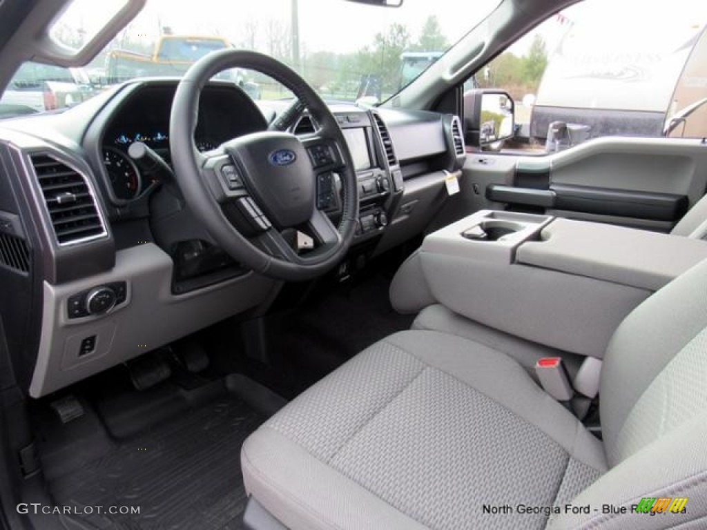 2017 F150 XLT SuperCrew 4x4 - Ruby Red / Earth Gray photo #32