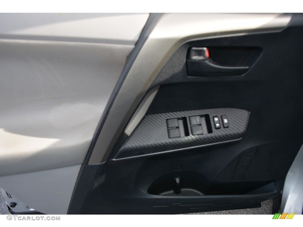 2013 RAV4 XLE - Classic Silver Metallic / Black photo #8