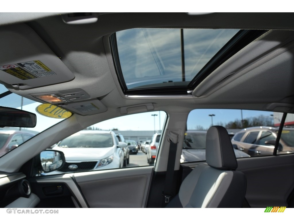2013 RAV4 XLE - Classic Silver Metallic / Black photo #9