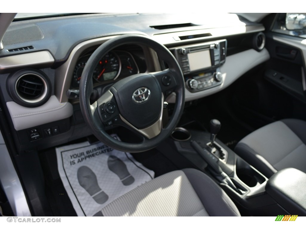 2013 RAV4 XLE - Classic Silver Metallic / Black photo #11