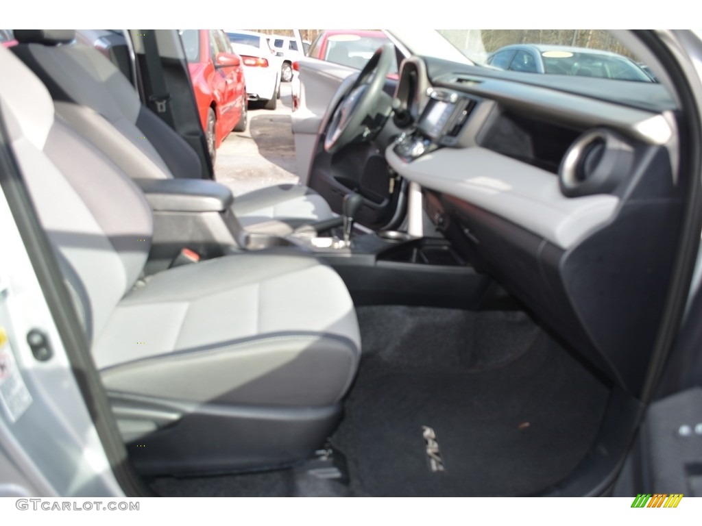 2013 RAV4 XLE - Classic Silver Metallic / Black photo #16