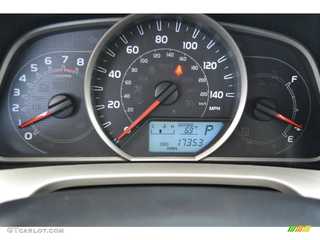 2013 RAV4 XLE - Classic Silver Metallic / Black photo #25