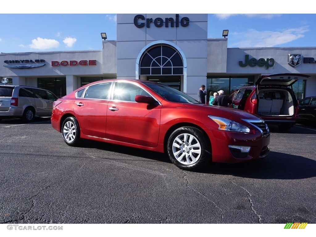 2015 Altima 2.5 S - Cayenne Red / Charcoal photo #1