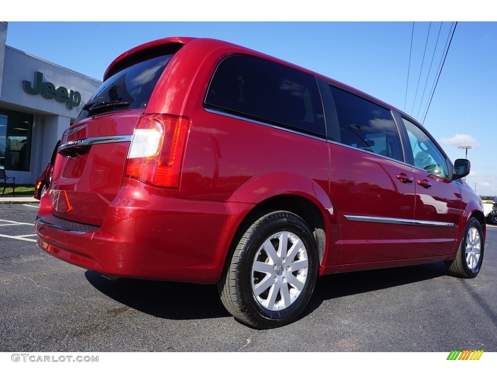 2016 Town & Country Touring - Deep Cherry Red Crystal Pearl / Black/Light Graystone photo #7