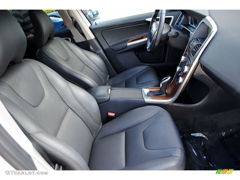 2017 Volvo XC60 T5 Inscription Front Seat Photo #118111632