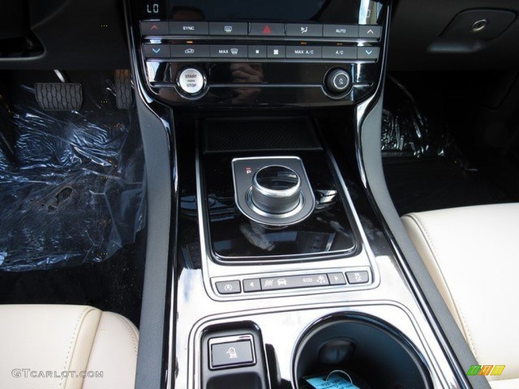 2017 XE 25t Premium - British Racing Green / Latte photo #18