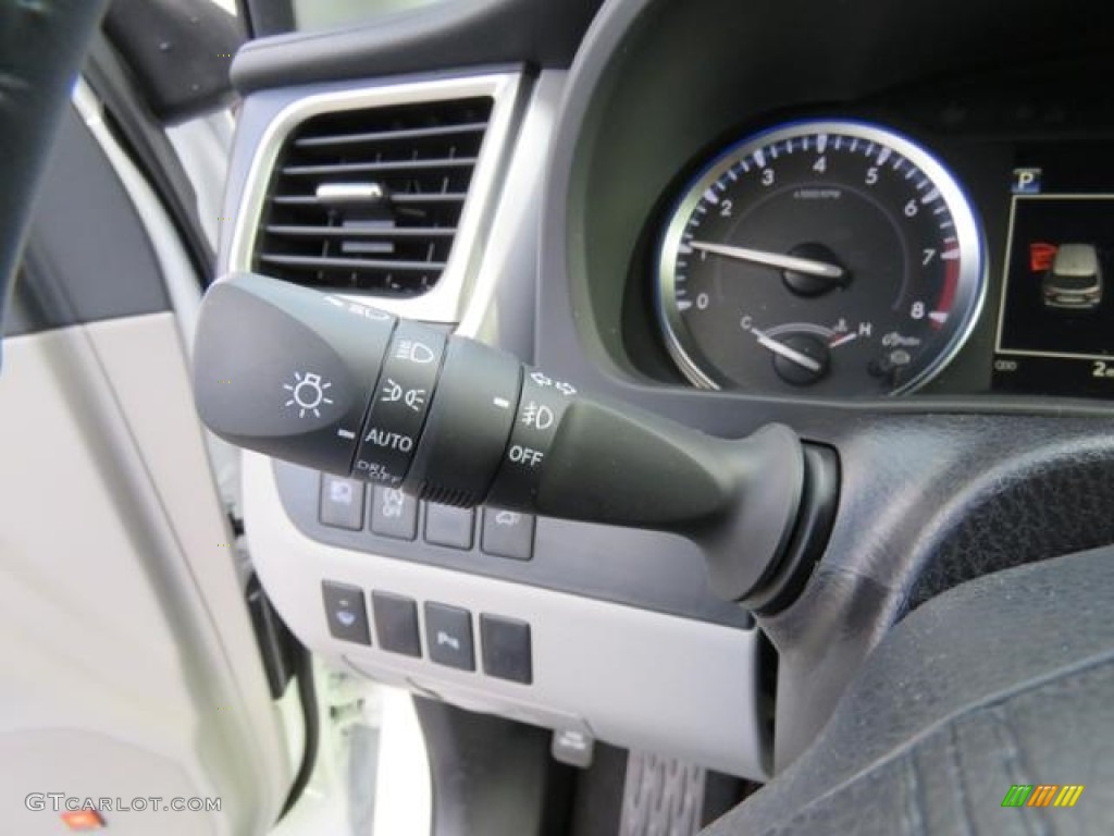 2017 Toyota Highlander Limited Controls Photo #118135146