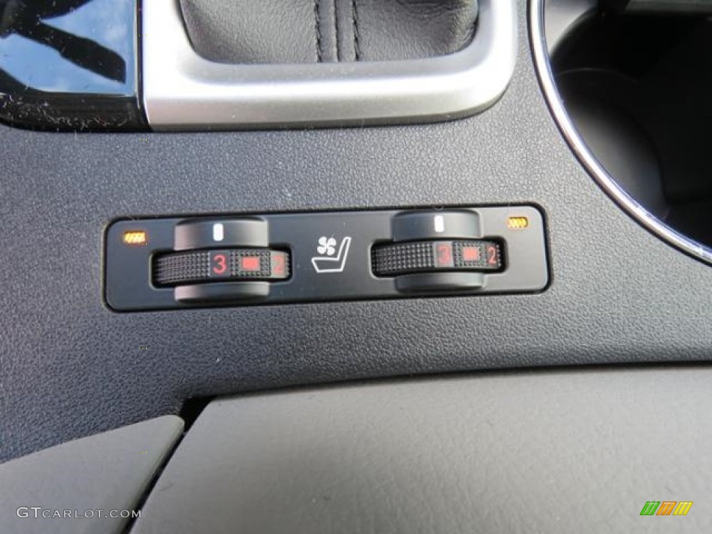 2017 Toyota Highlander Limited Controls Photo #118135254