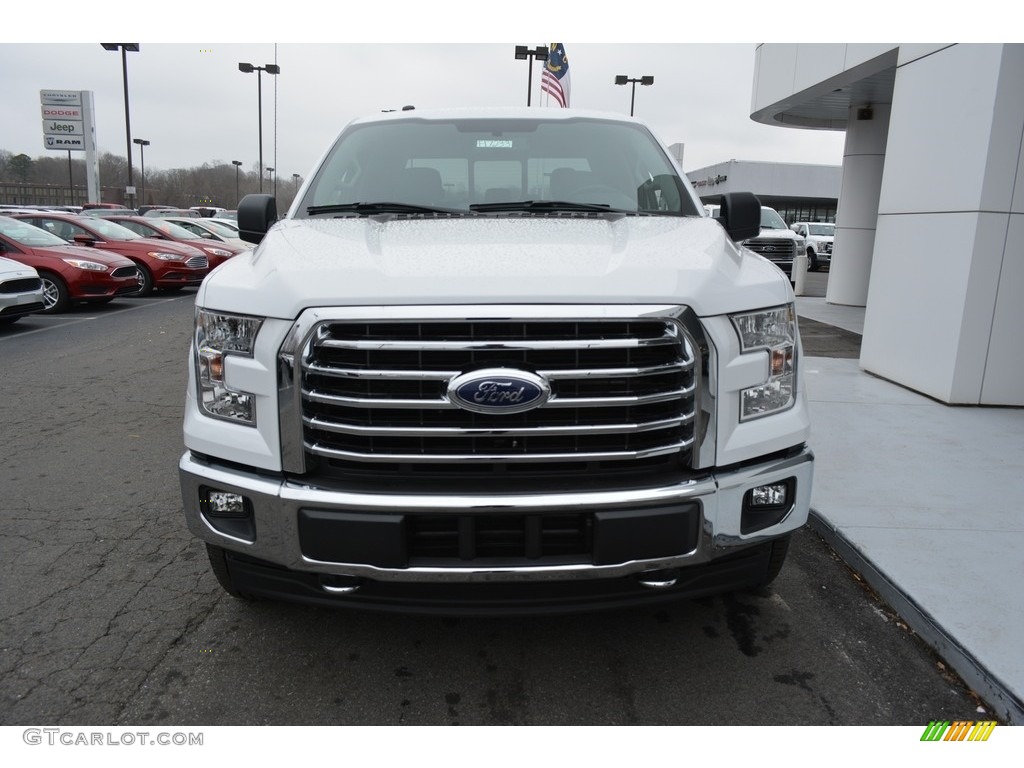 2017 F150 XLT SuperCrew 4x4 - Oxford White / Earth Gray photo #4