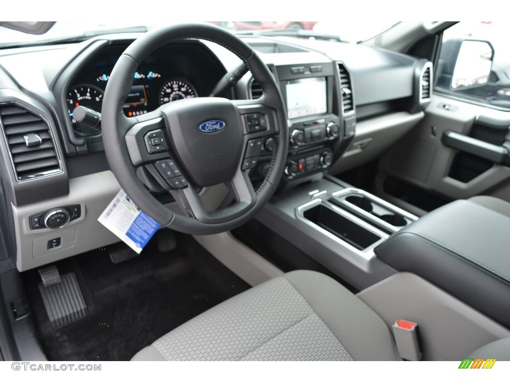 2017 F150 XLT SuperCrew 4x4 - Oxford White / Earth Gray photo #9