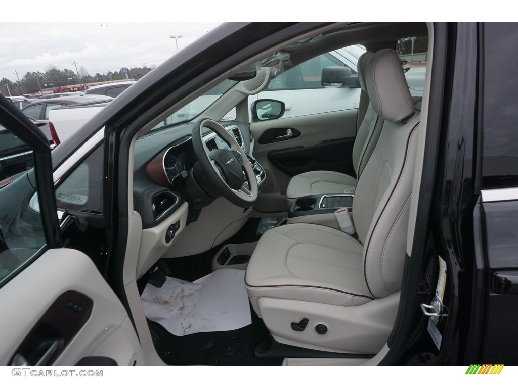 Black/Alloy Interior 2017 Chrysler Pacifica Limited Photo #118137453