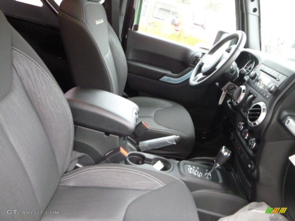 2017 Wrangler Sahara 4x4 - Black / Black photo #7