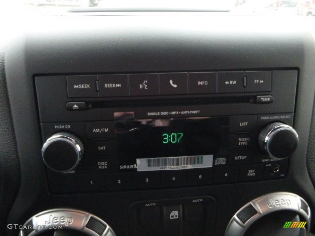 2017 Wrangler Sahara 4x4 - Black / Black photo #18