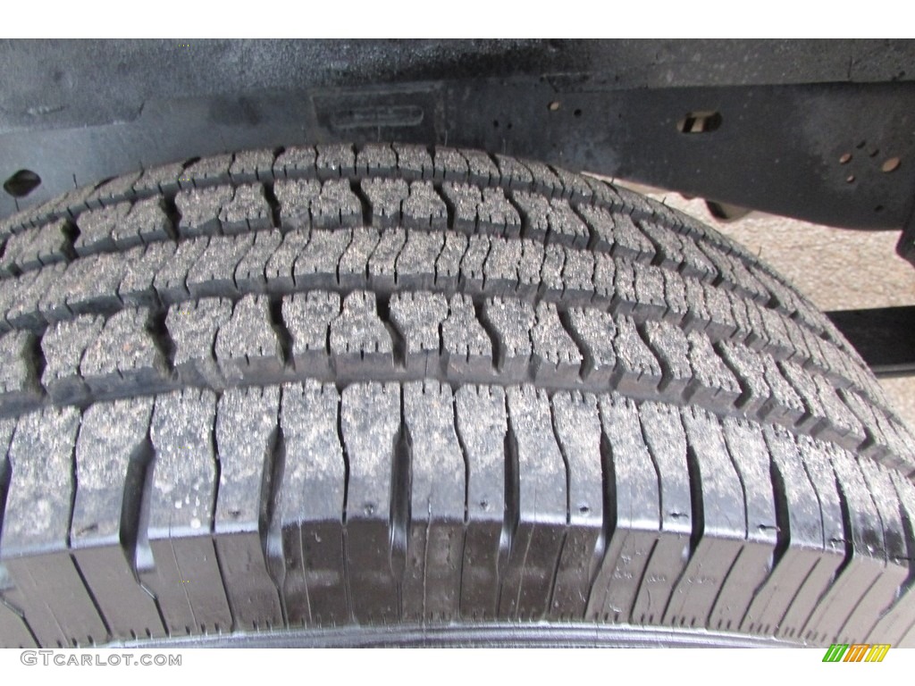 2012 E Series Van E250 Cargo - Oxford White / Medium Flint photo #40