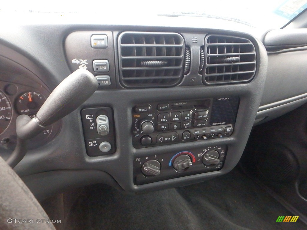 2001 Blazer LS 4x4 - Victory Red / Graphite photo #13