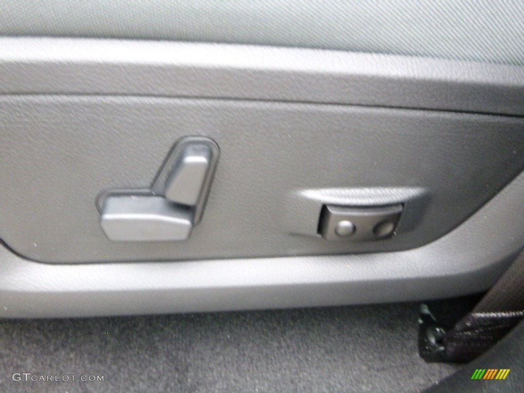 2017 1500 Big Horn Crew Cab 4x4 - Bright Silver Metallic / Black/Diesel Gray photo #16