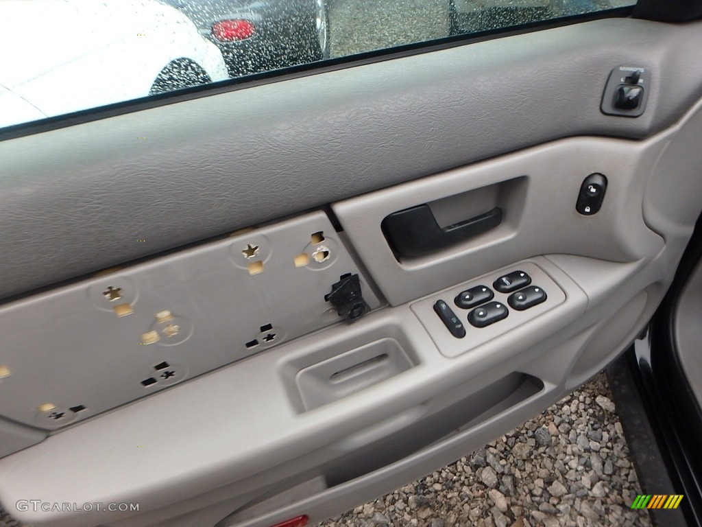 2006 Taurus SE - Black / Medium/Dark Flint Grey photo #11