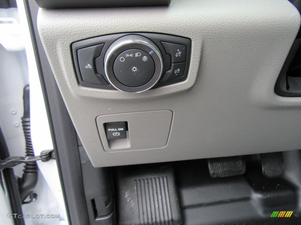 2017 F150 XL SuperCab - Oxford White / Earth Gray photo #31