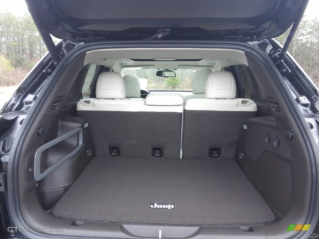 2017 Jeep Cherokee Overland 4x4 Trunk Photo #118156272