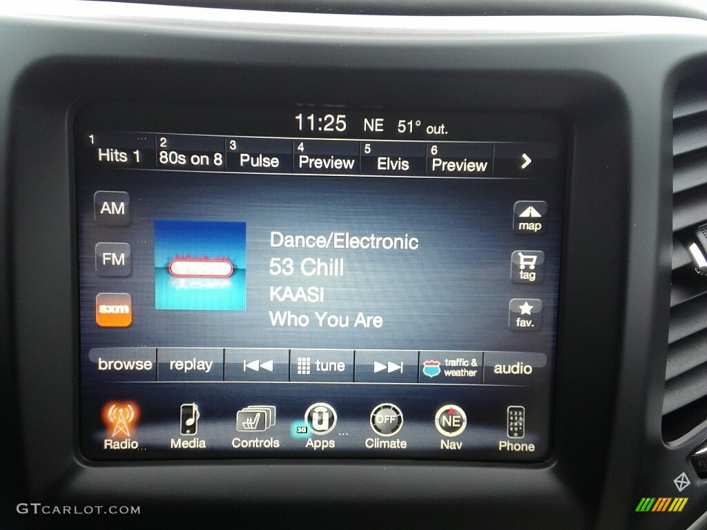 2017 Jeep Cherokee Overland 4x4 Controls Photo #118156284