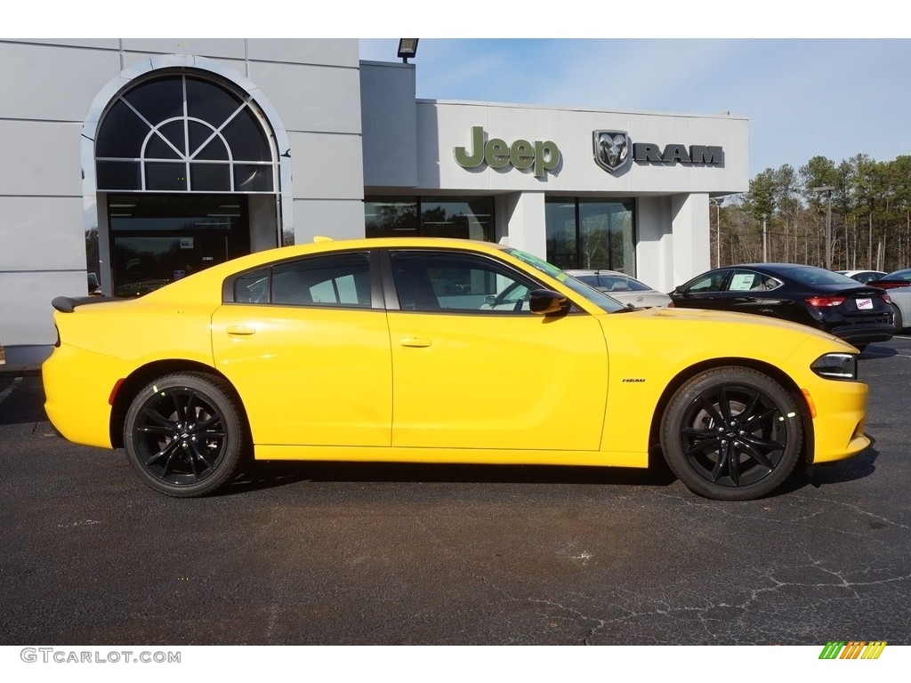 Yellow Jacket 2017 Dodge Charger R/T Exterior Photo #118162119