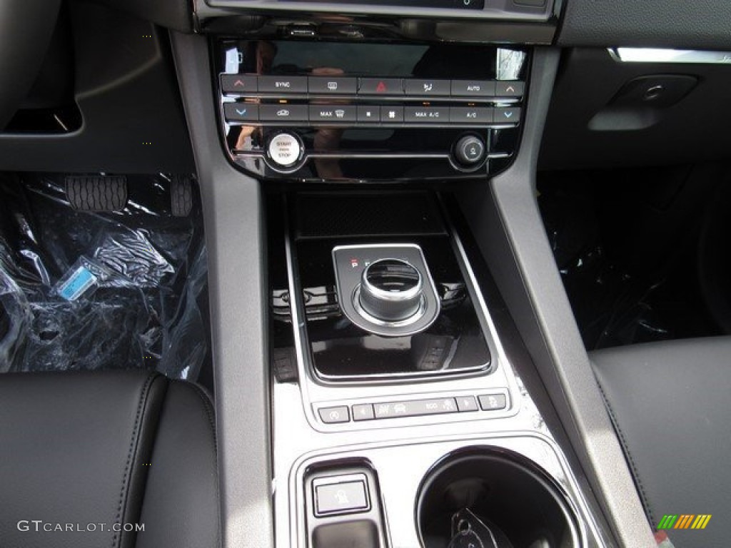 2017 Jaguar F-PACE 35t AWD Premium Transmission Photos