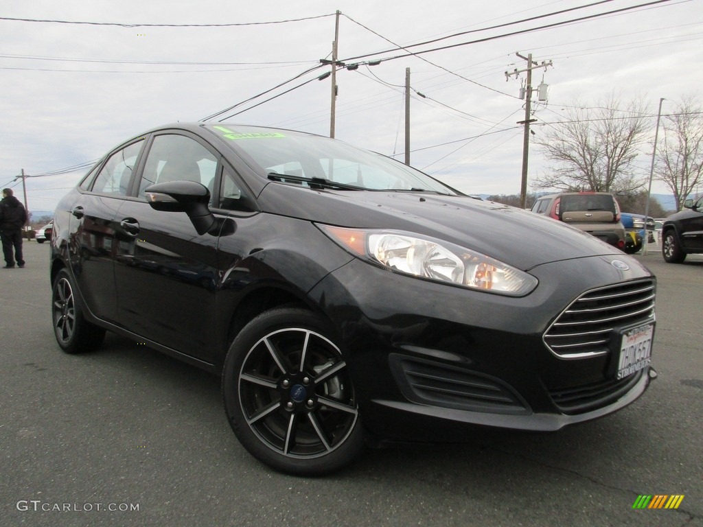 2015 Fiesta SE Sedan - Tuxedo Black Metallic / Charcoal Black photo #1