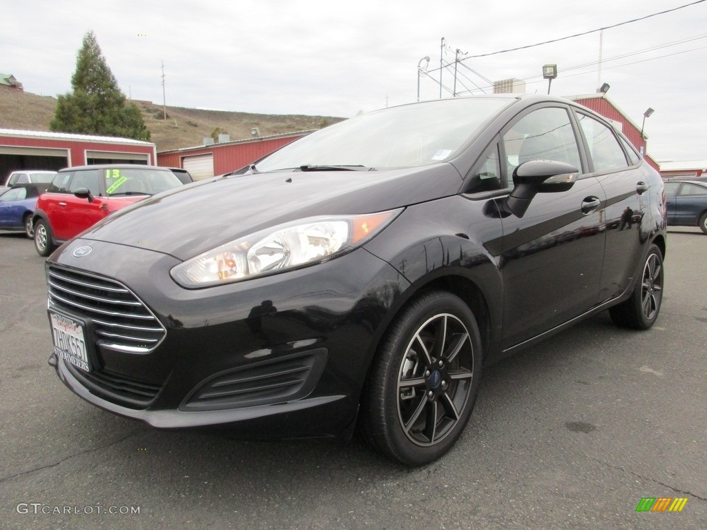 2015 Fiesta SE Sedan - Tuxedo Black Metallic / Charcoal Black photo #3