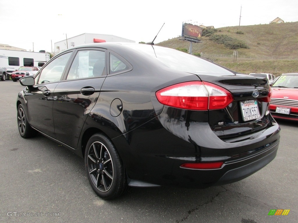 2015 Fiesta SE Sedan - Tuxedo Black Metallic / Charcoal Black photo #5