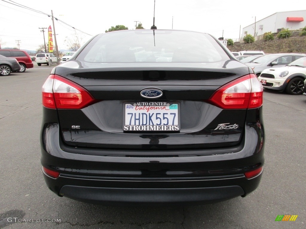 2015 Fiesta SE Sedan - Tuxedo Black Metallic / Charcoal Black photo #6