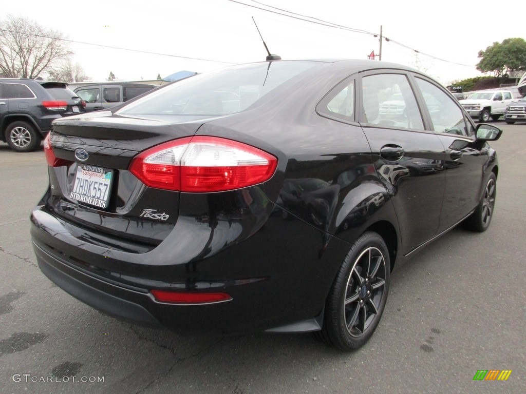 2015 Fiesta SE Sedan - Tuxedo Black Metallic / Charcoal Black photo #7