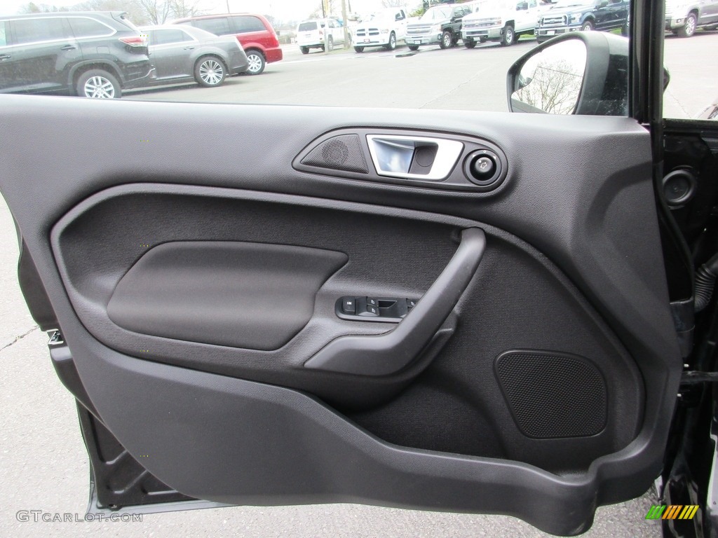 2015 Fiesta SE Sedan - Tuxedo Black Metallic / Charcoal Black photo #9