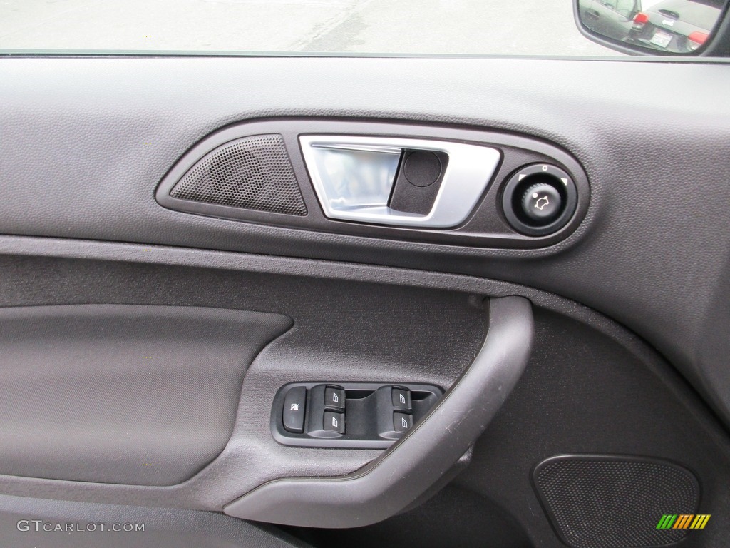 2015 Fiesta SE Sedan - Tuxedo Black Metallic / Charcoal Black photo #10