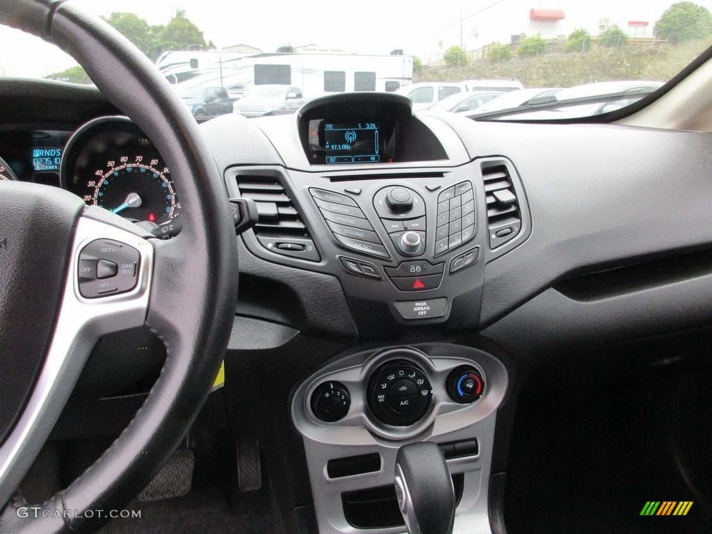 2015 Fiesta SE Sedan - Tuxedo Black Metallic / Charcoal Black photo #14
