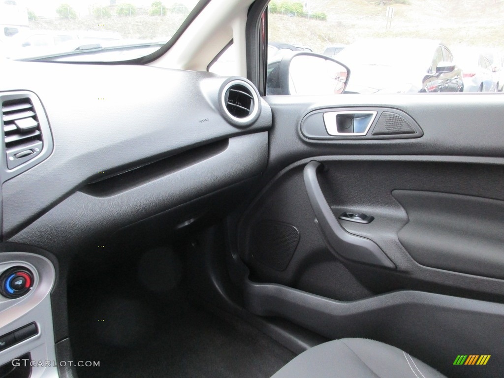 2015 Fiesta SE Sedan - Tuxedo Black Metallic / Charcoal Black photo #15