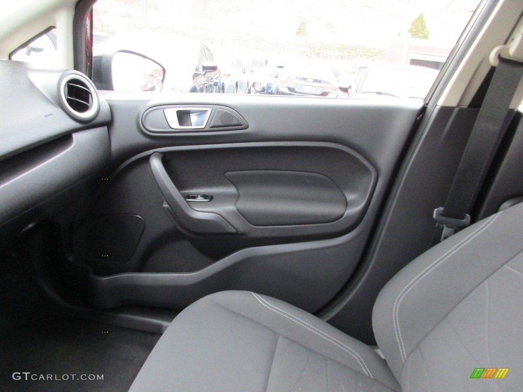 2015 Fiesta SE Sedan - Tuxedo Black Metallic / Charcoal Black photo #16